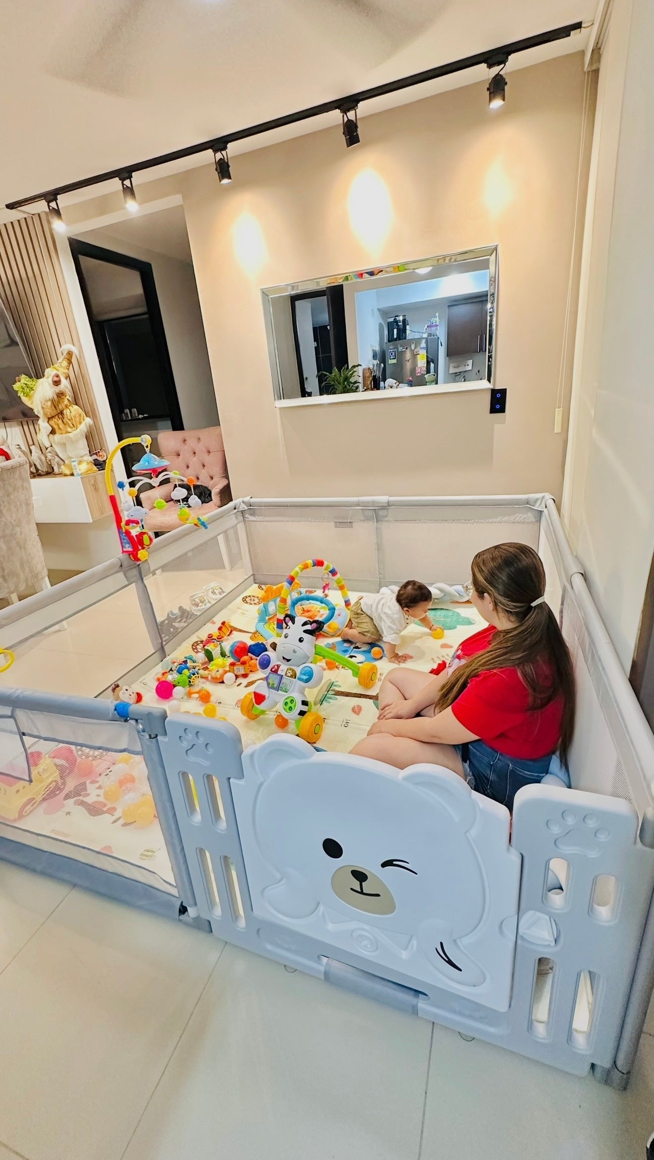 CORRAL DE JUEGOS CON TAPETE PLEGABLE Y PELOTAS